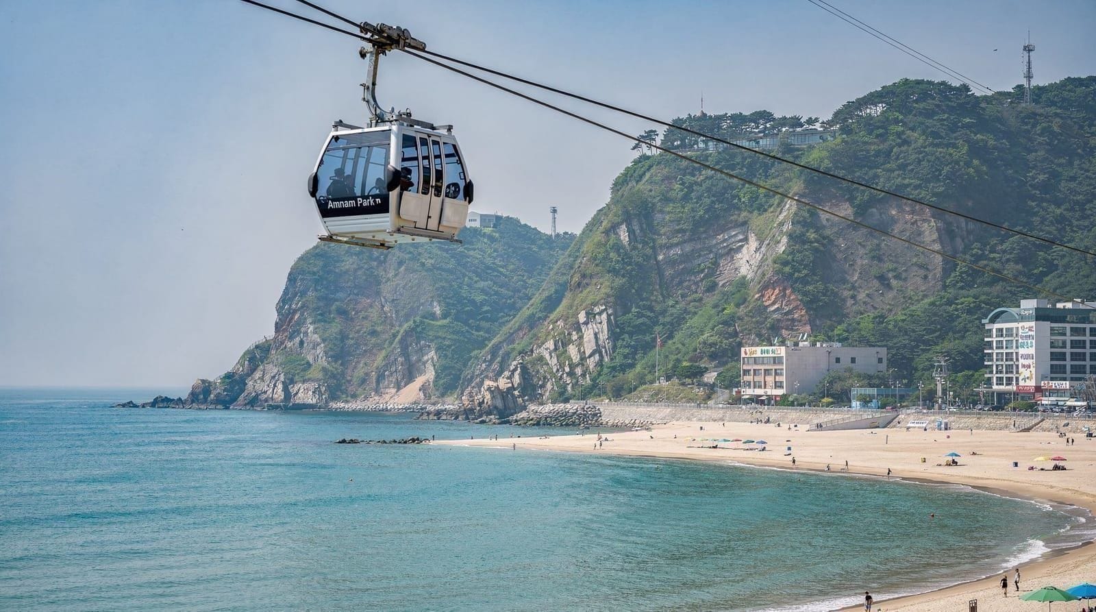 Songdo: the calmer Busan beach with the Marine cable car and coastal skywalk